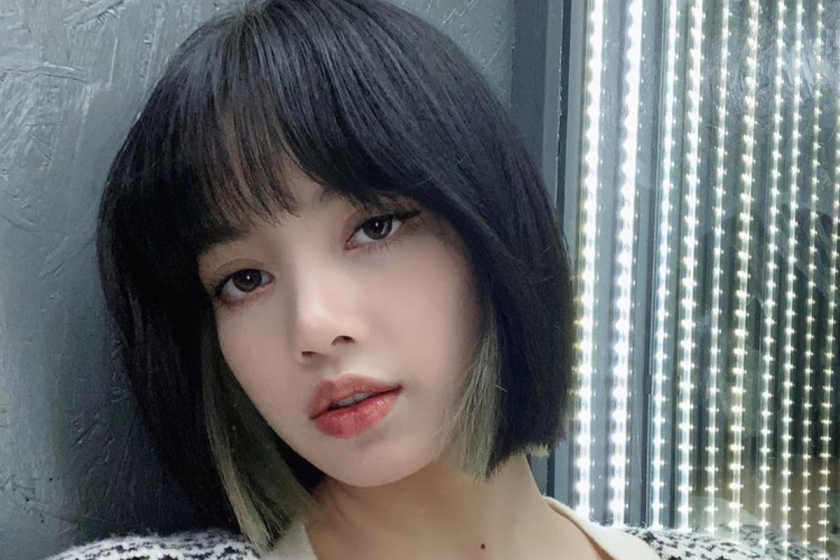 Beispiel für Trainingsdaten für Ihre LoRA: Foto von Lisa, Sängerin mit kurzen Haaren.